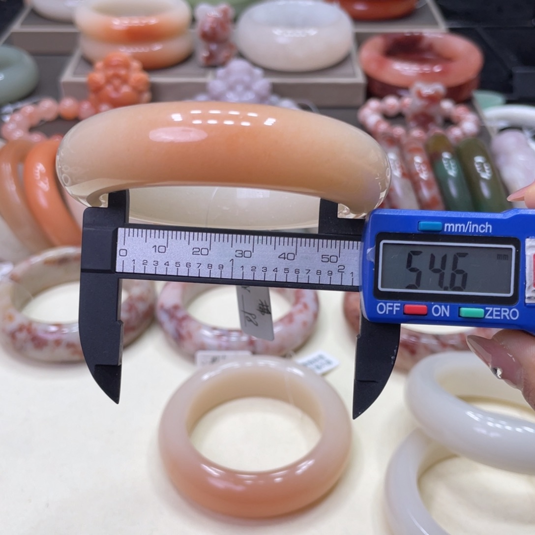 未镶嵌手镯石英岩玉