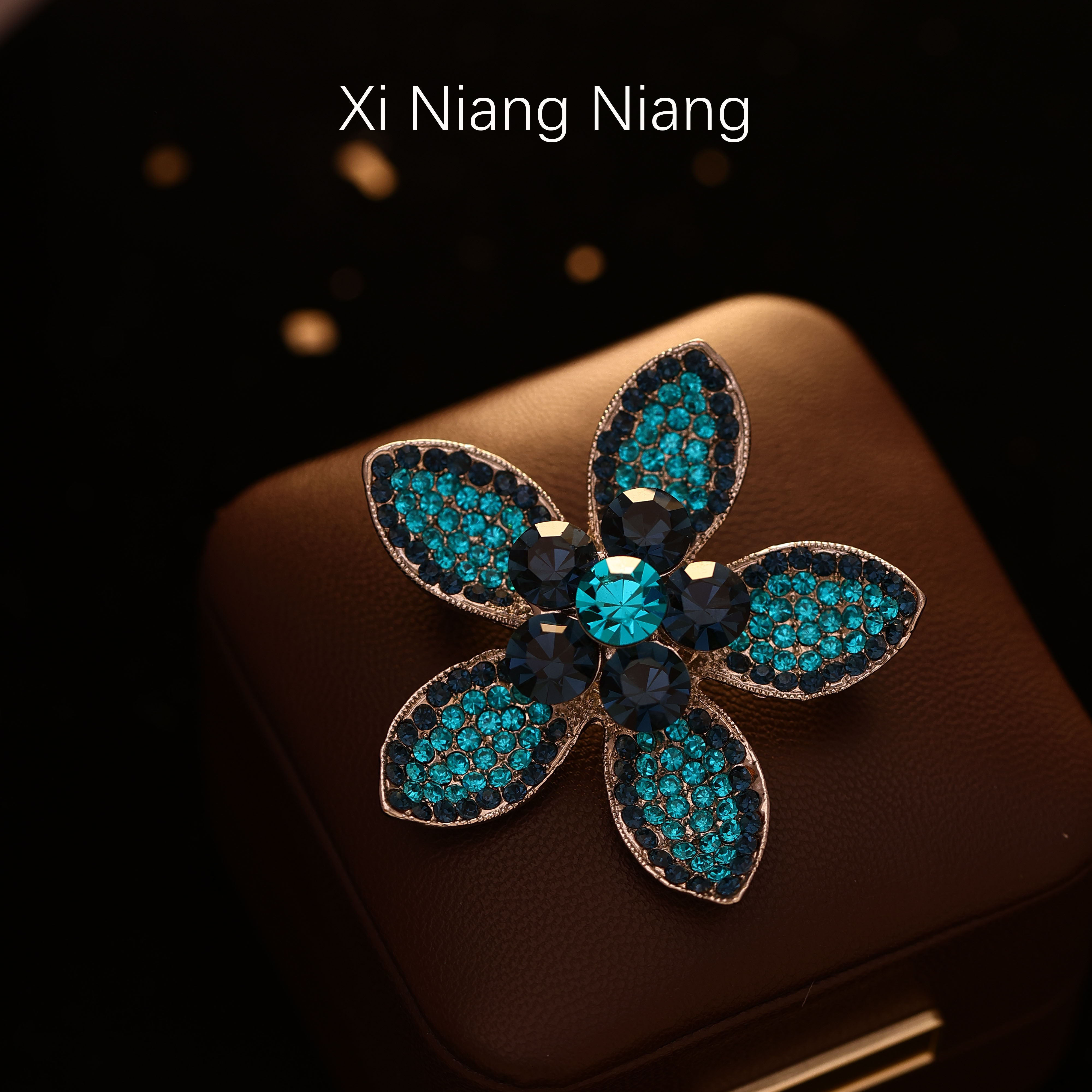 合金仿水晶胸针 澜七-五瓣花经典设计师款胸针出口版- S3407