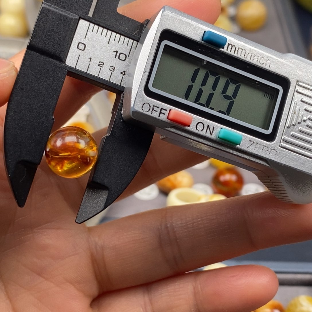 蜜蜡珠宝奇石未镶嵌