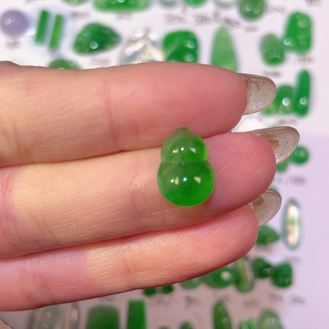 翡翠未镶嵌颈饰裸石