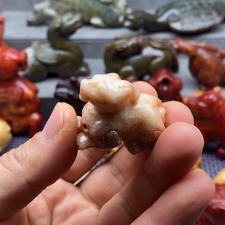 未镶嵌蛇纹石玉颈饰