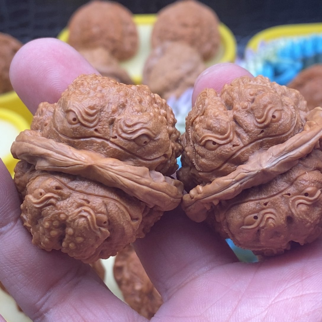 文玩核桃把件奉****u纯手工雕刻金蟾