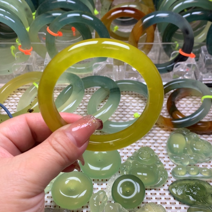 蛇纹石玉手镯57圈口未镶嵌