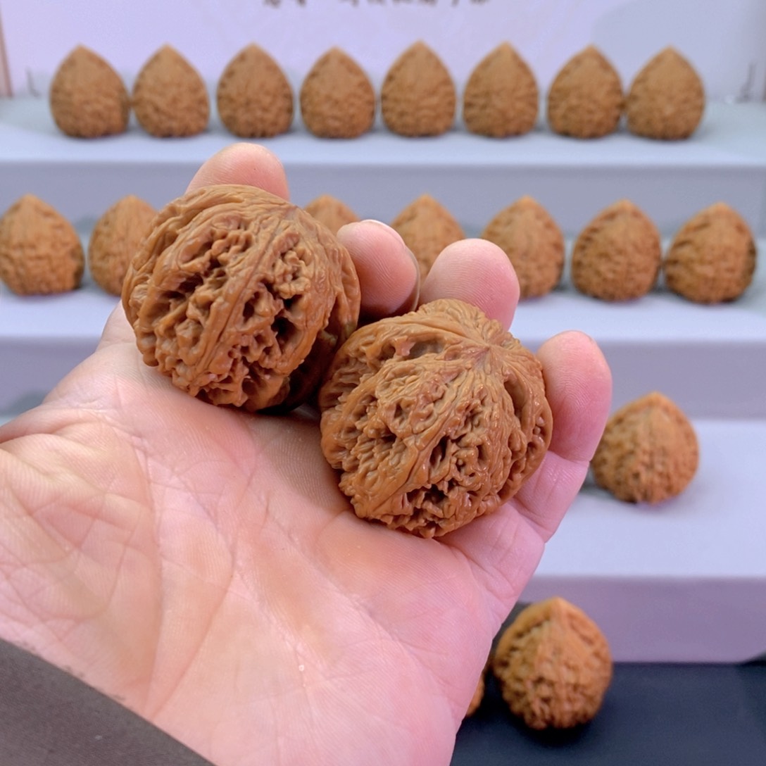 文玩核桃把件40全品大粗筋