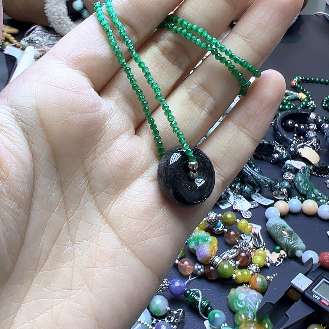 翡翠未镶嵌颈饰59