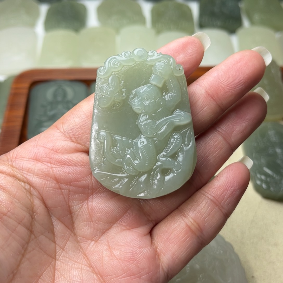 和田玉颈饰未镶嵌热****叔