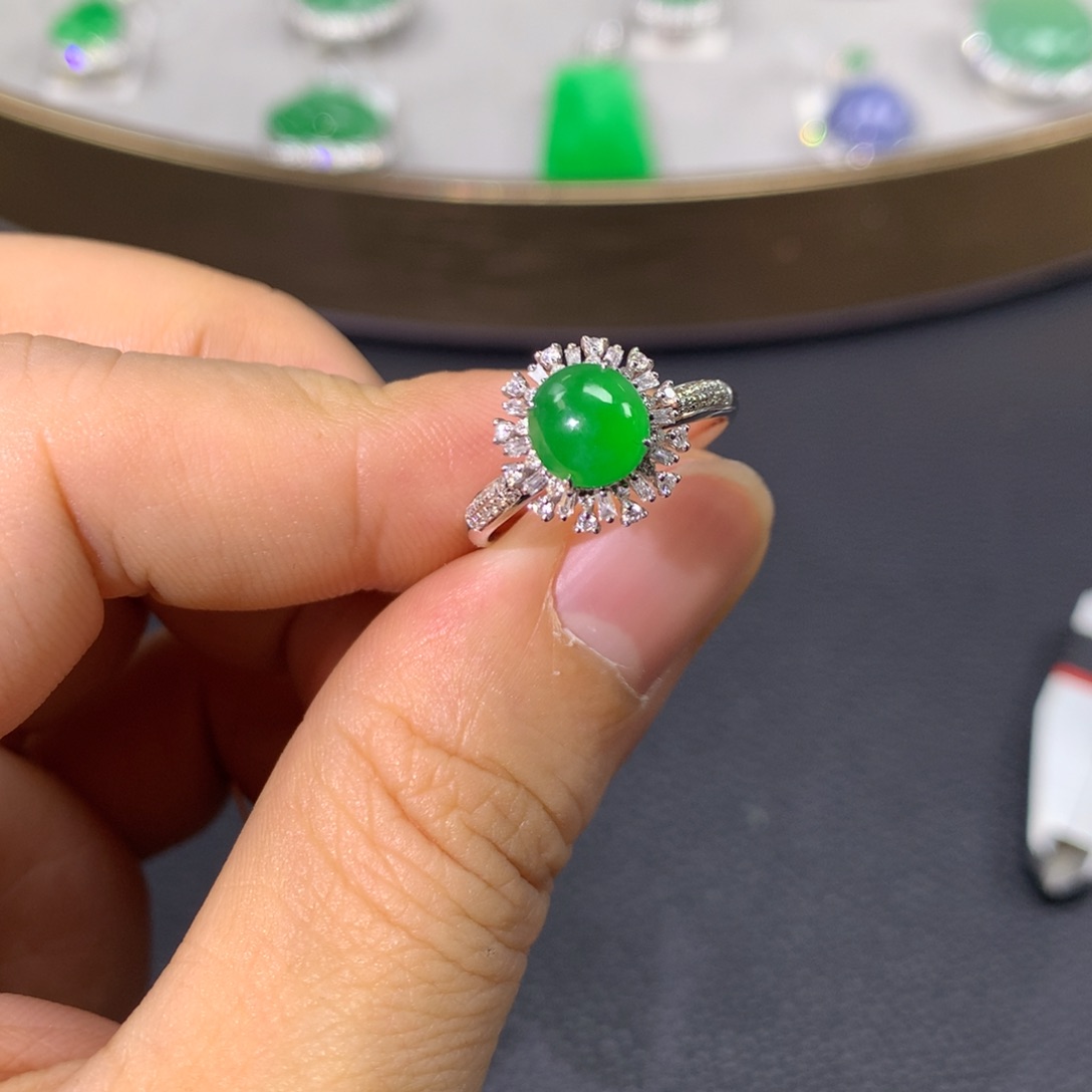 翡翠戒指18K金镶嵌翡翠