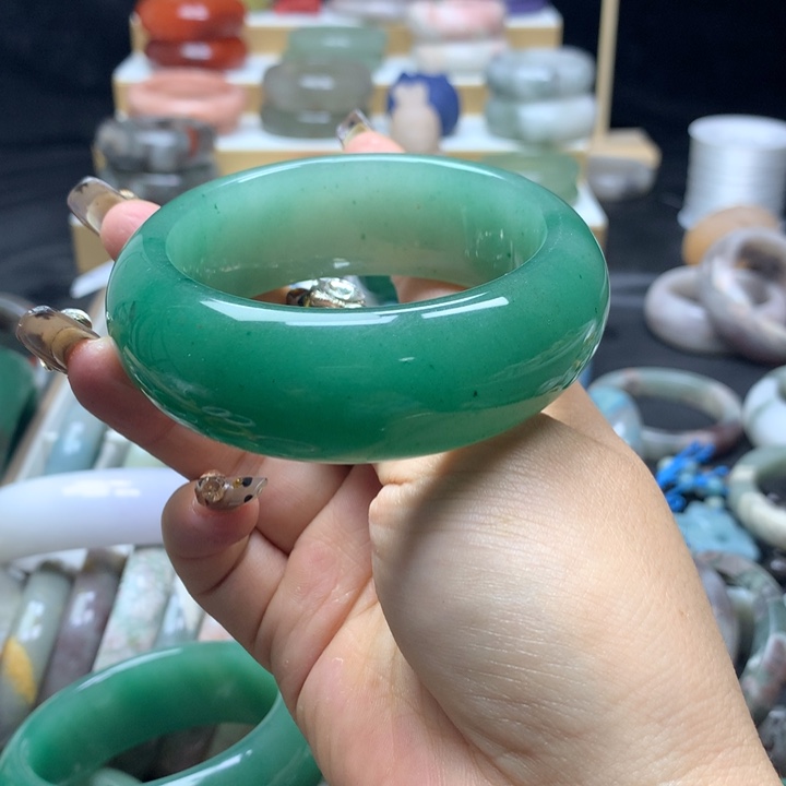 未镶嵌手镯石英质玉你**?