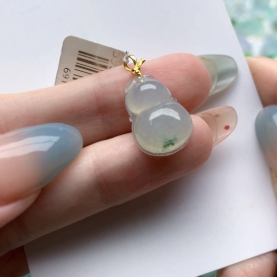 翡翠18K金镶嵌颈饰葫芦