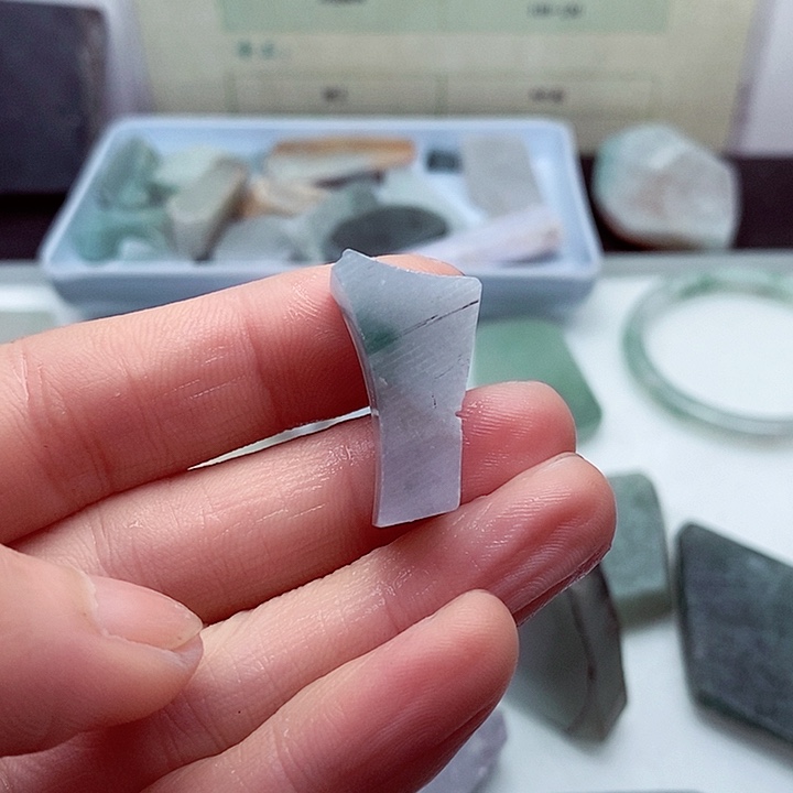 翡翠颈饰未镶嵌缅甸翡翠A货边角