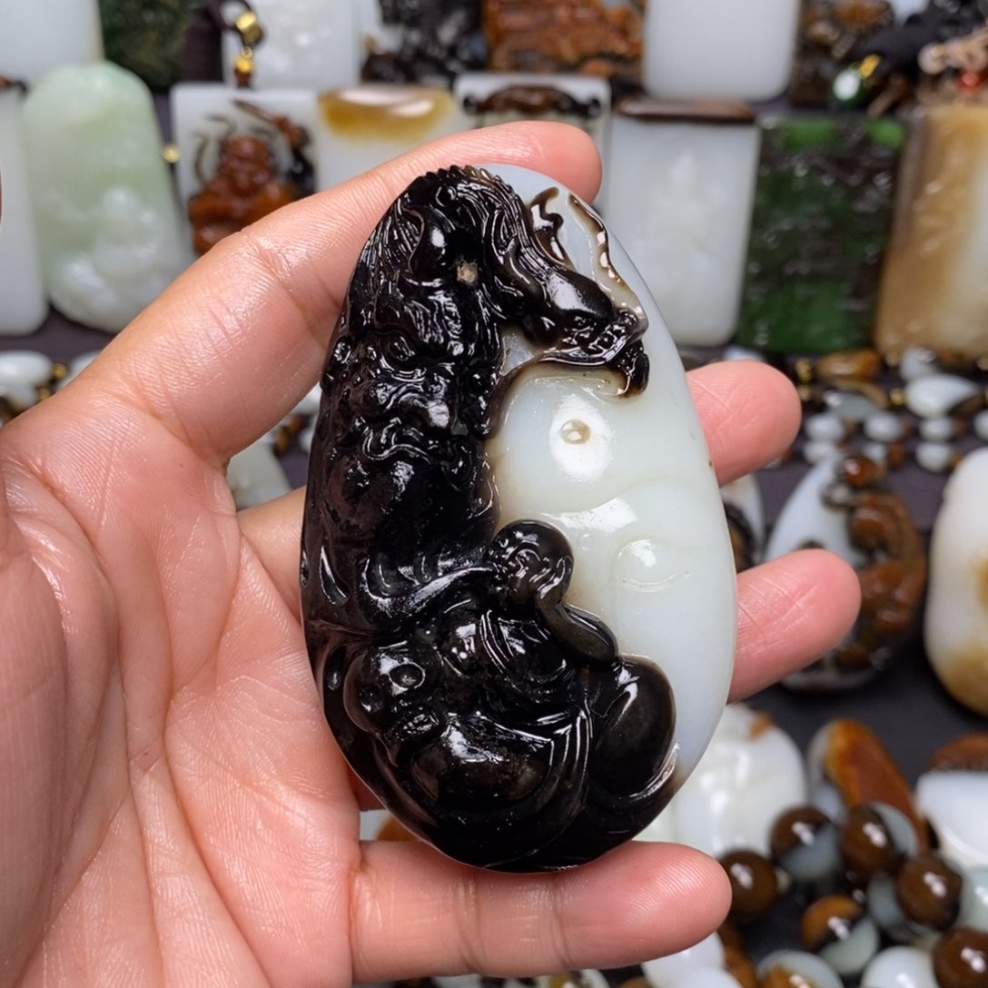 和田玉颈饰未镶嵌大***1