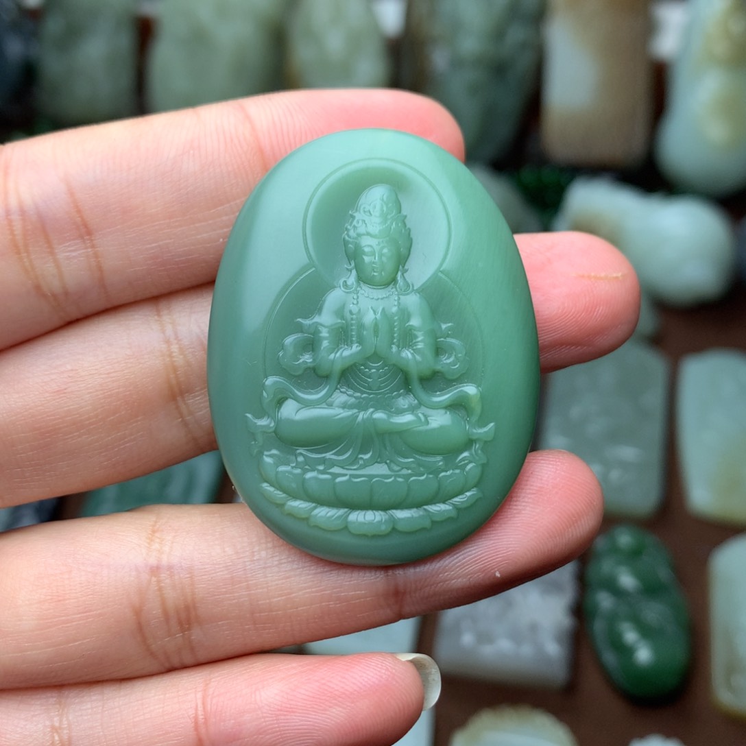 和田玉挂件未镶嵌向**