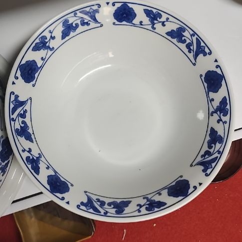 瓷片瓷片，各种摆件，均有瑕疵。沙锅！