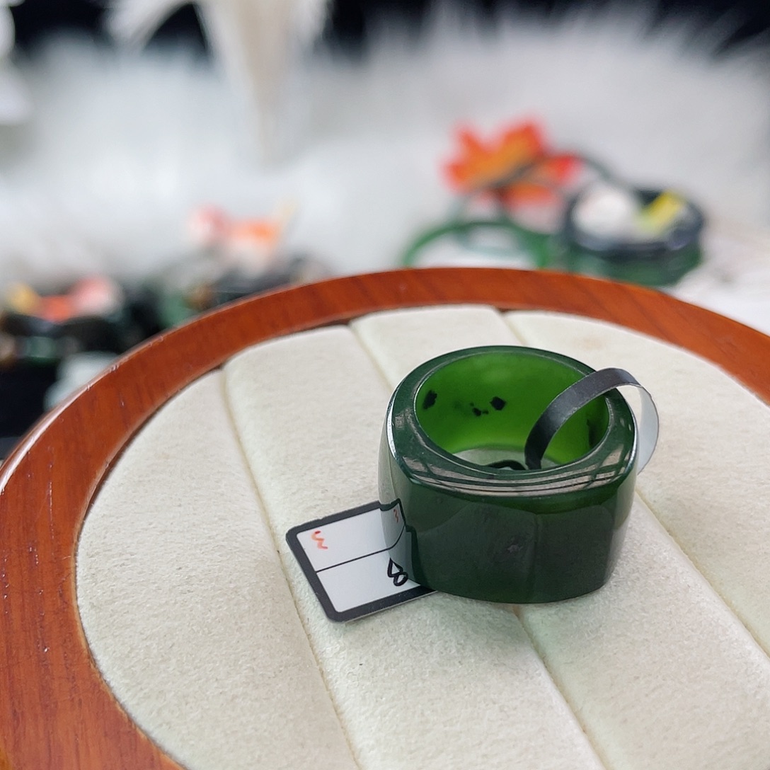 和田玉未镶嵌戒指l。红皮马鞍。17.3。不退换