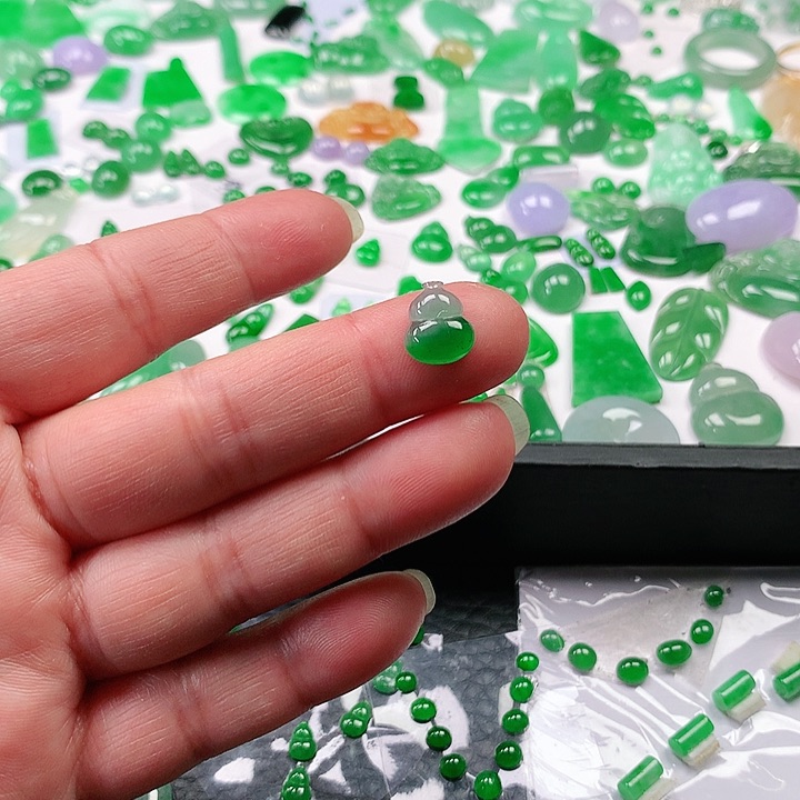 翡翠颈饰未镶嵌翡翠