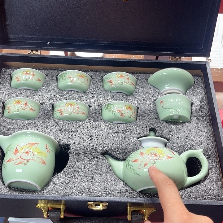 孤品茶具套装等。      