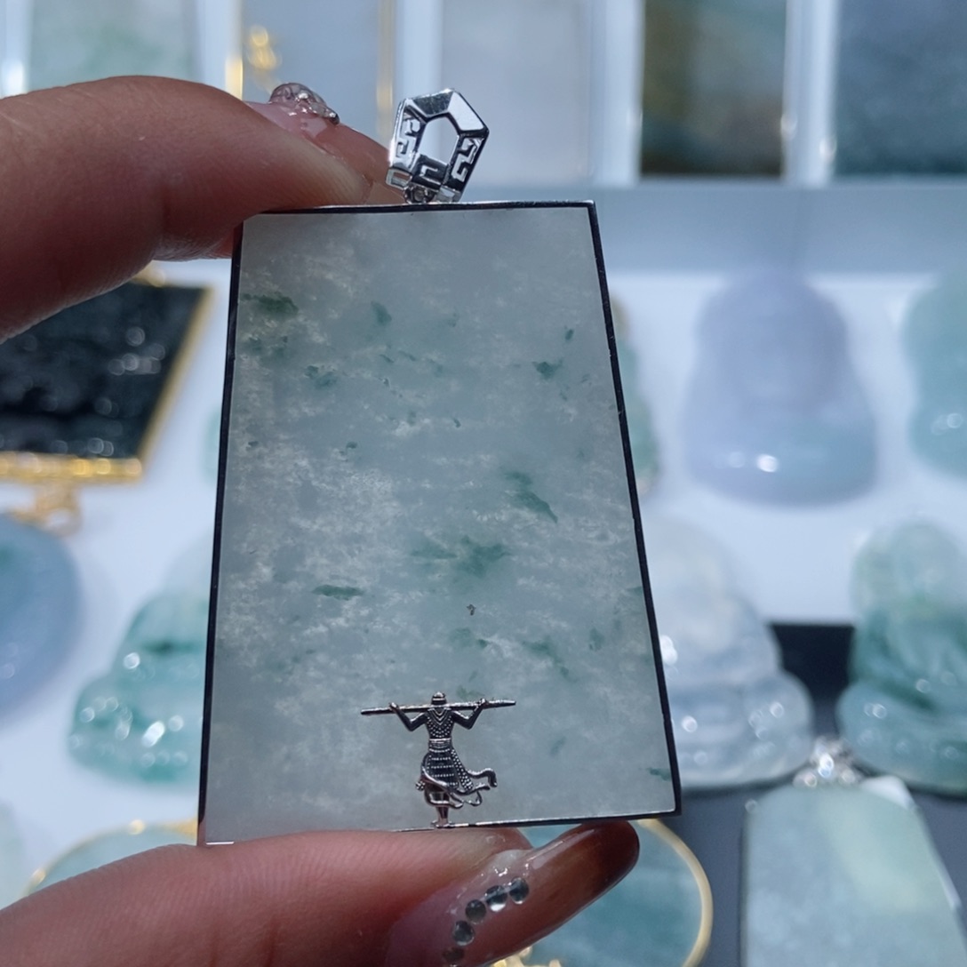 翡翠吊坠(不含链)18K金镶嵌缅甸