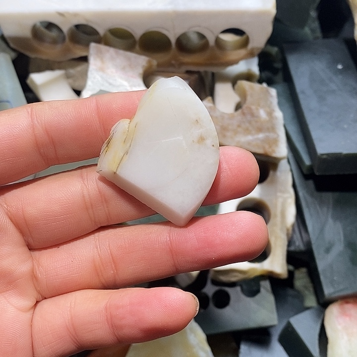 和田玉未镶嵌珠宝半成品