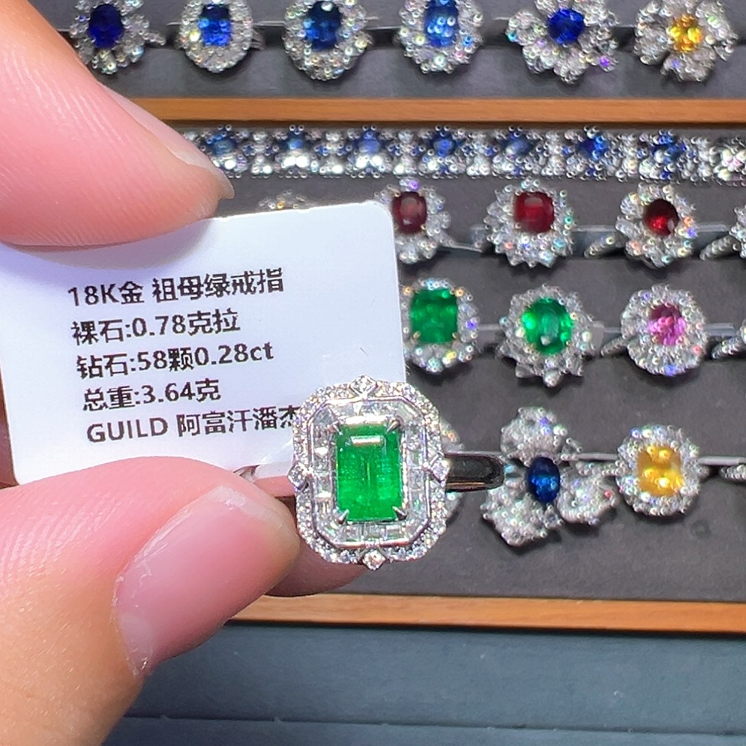 祖母绿戒指18K金镶嵌