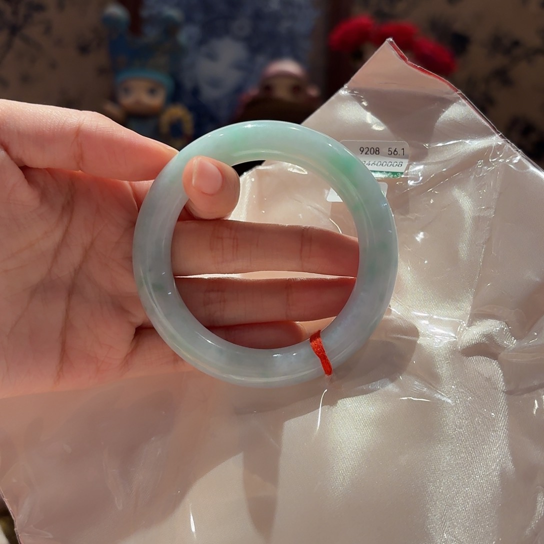 翡翠手镯未镶嵌56.1圈口