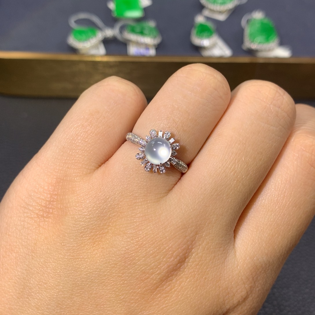 翡翠戒指18K金镶嵌翡翠