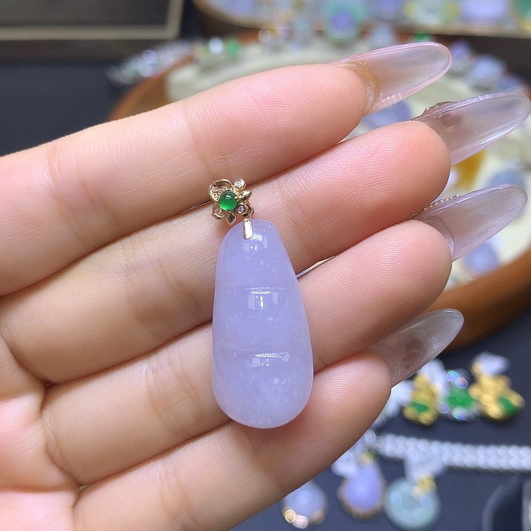 翡翠18K金镶嵌颈饰翡翠