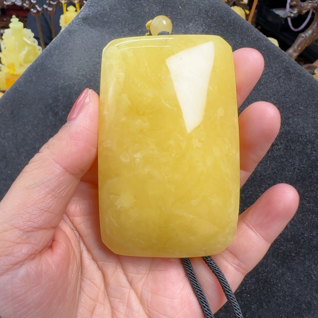 蜜蜡未镶嵌珠宝奇石