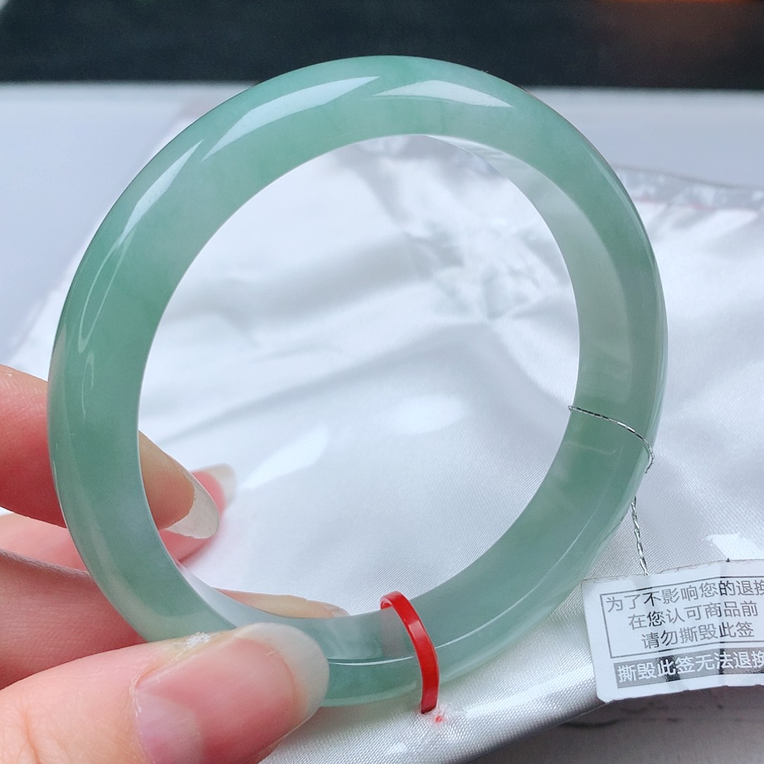 翡翠手镯未镶嵌59圈