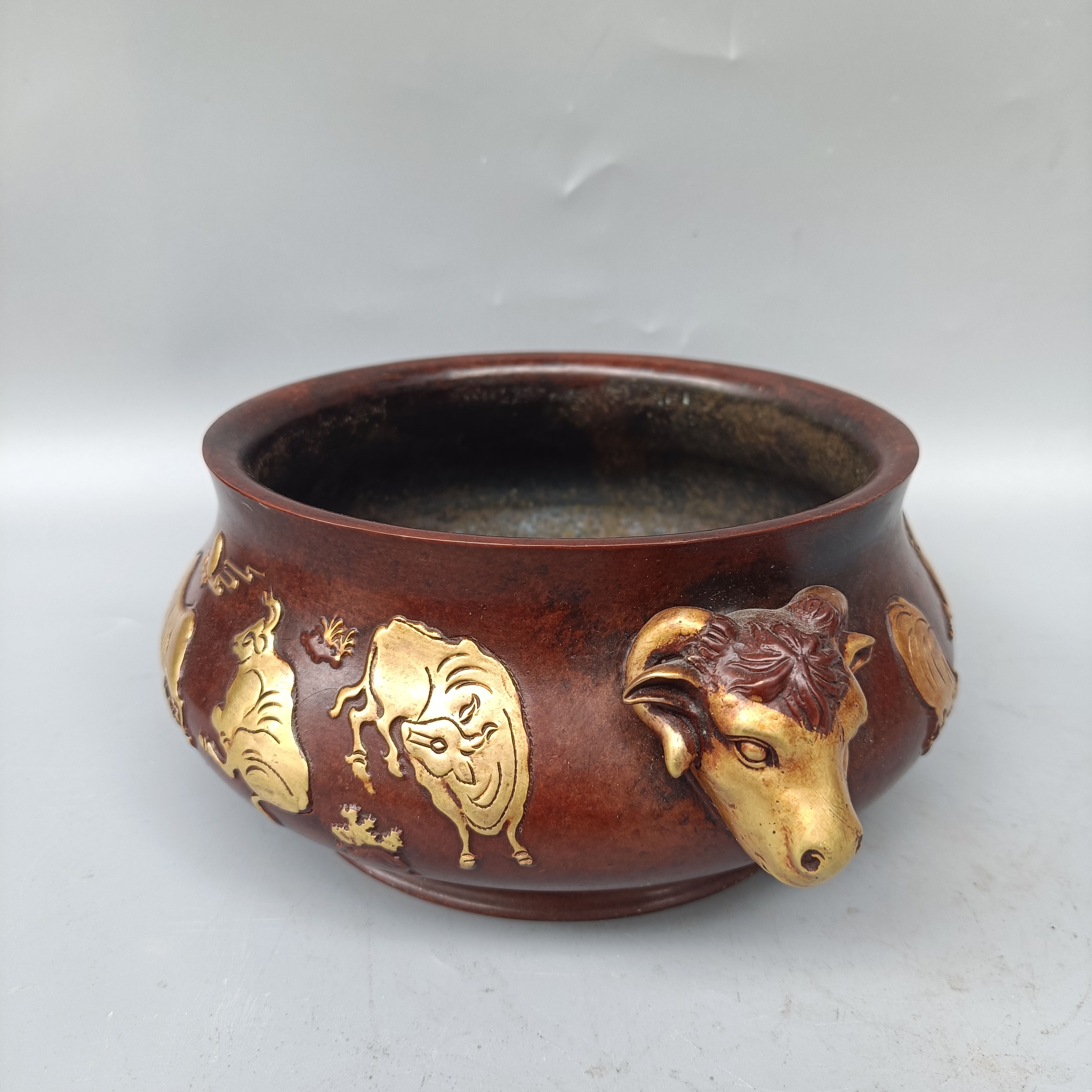 铜器，   牛头平炉