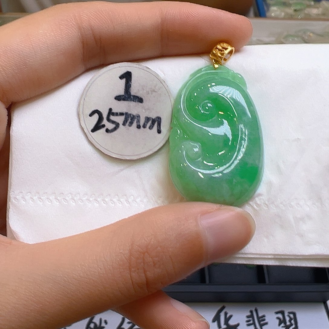 翡翠颈饰18K金镶嵌翡翠