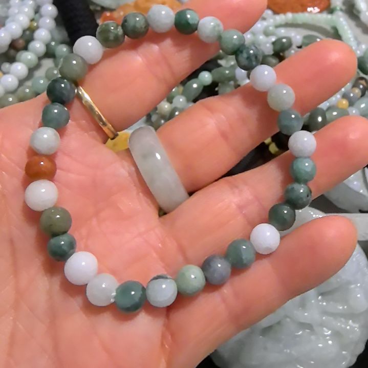 翡翠颈饰未镶嵌手串