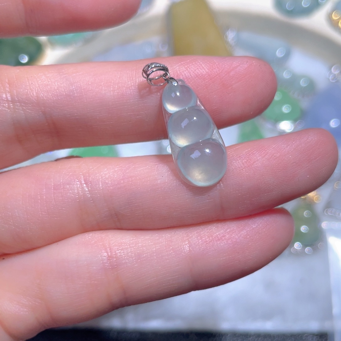 翡翠颈饰18K金镶嵌翡翠