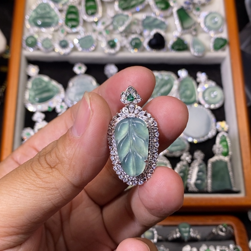 【闪购商品】翡翠颈饰未镶嵌天然