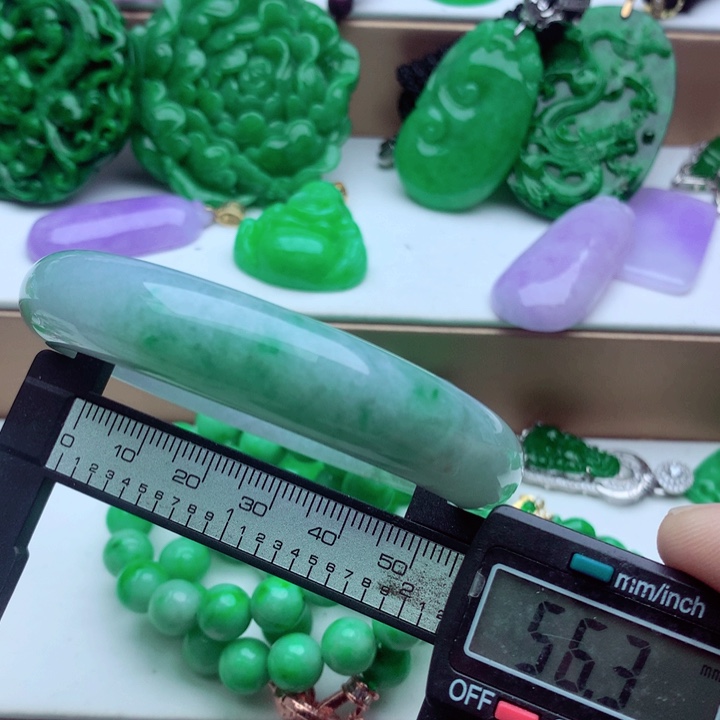 翡翠未镶嵌手镯…．．