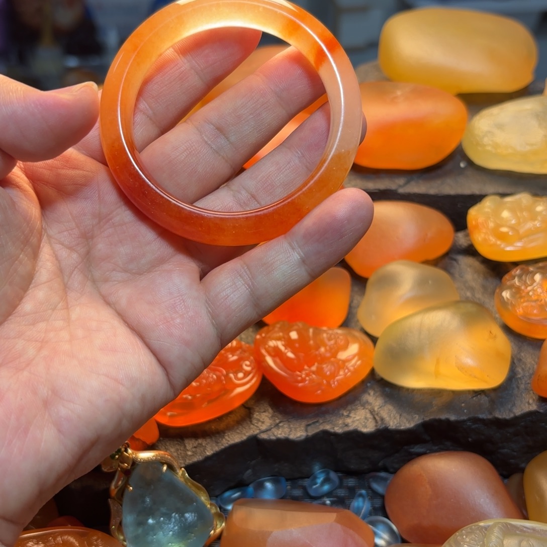 海***睿石英岩玉未镶嵌手镯