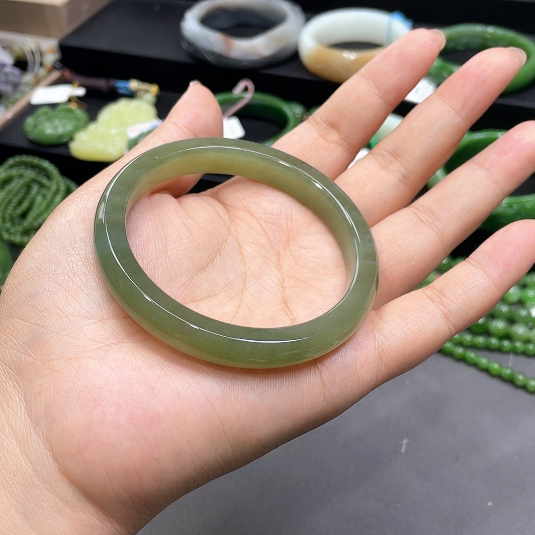 和田玉手镯62圈口8未镶嵌