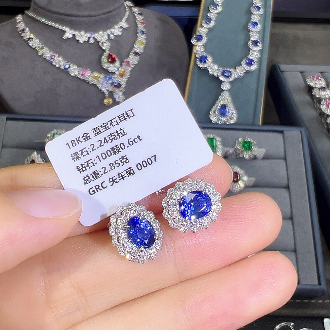 蓝宝石耳钉18K金镶嵌