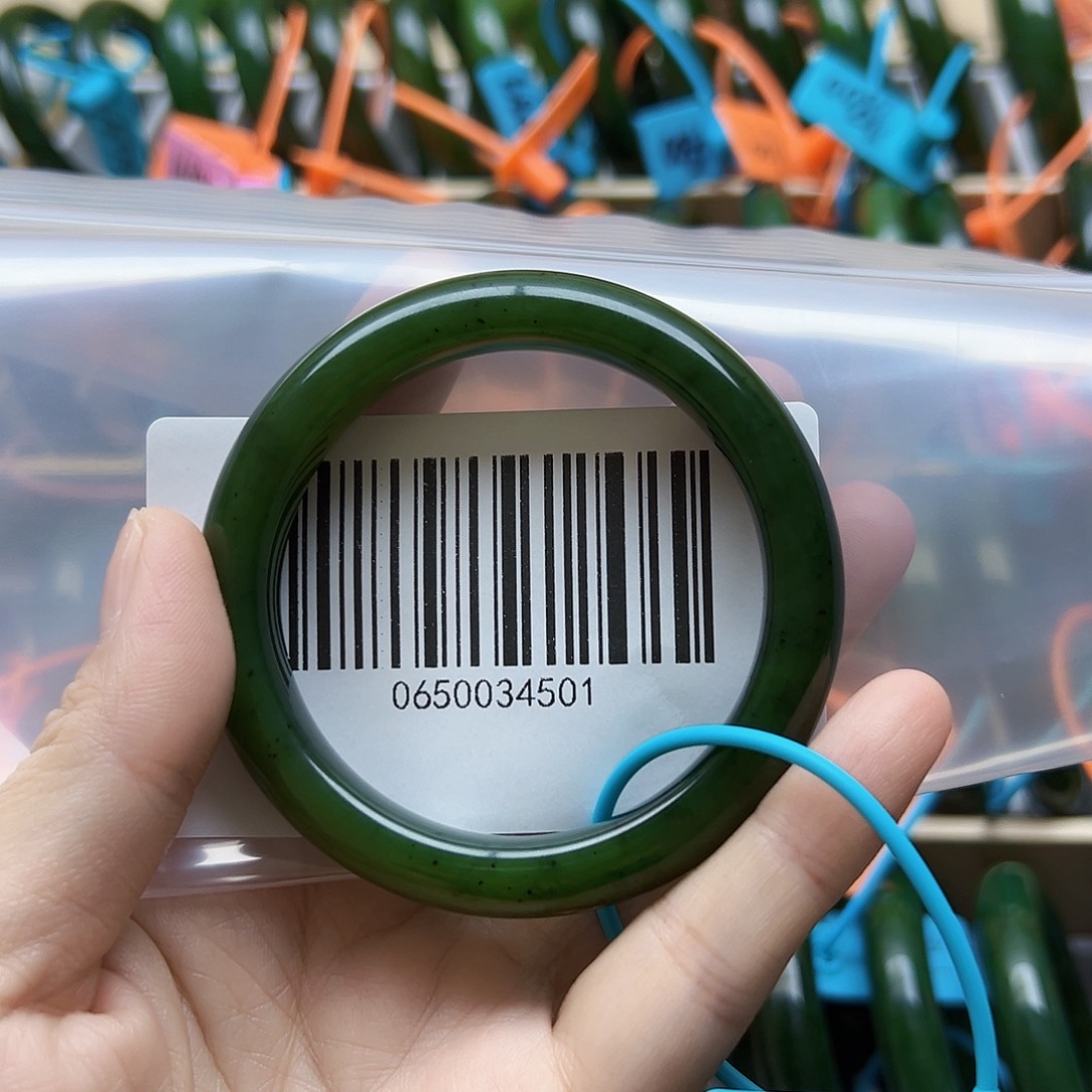 H***上和田玉手镯未镶嵌