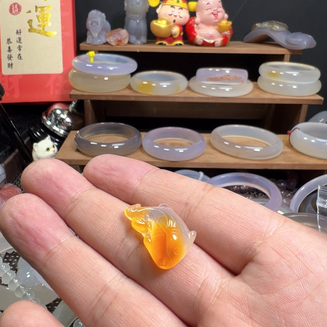 玛瑙/玉髓手镯未镶嵌¥****