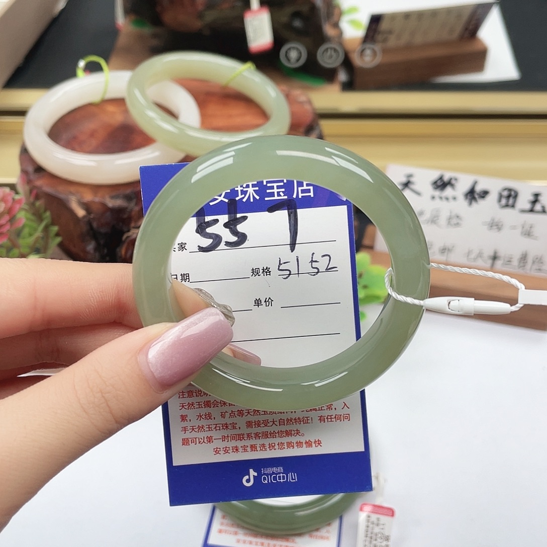 和田玉未镶嵌手镯