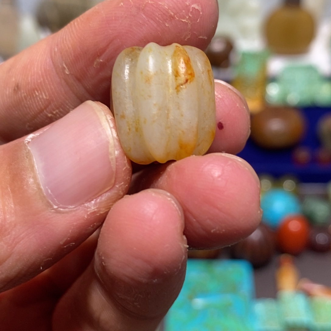 透闪石质玉未镶嵌颈饰