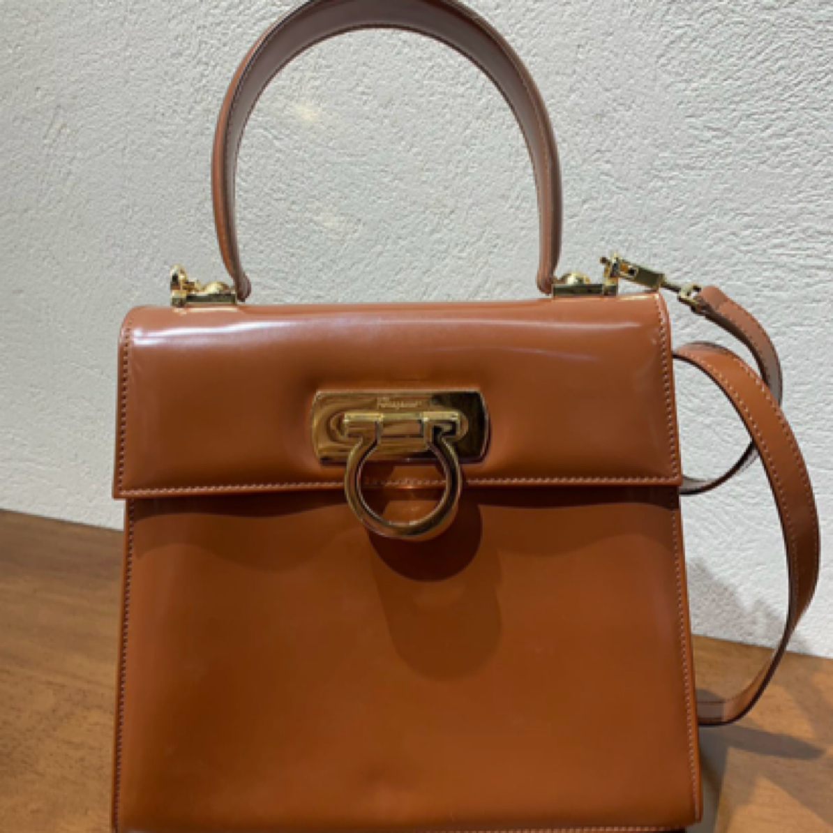 99新 FERRAGAMO/菲拉格慕 焦糖色漆皮kelly 手提斜挎包