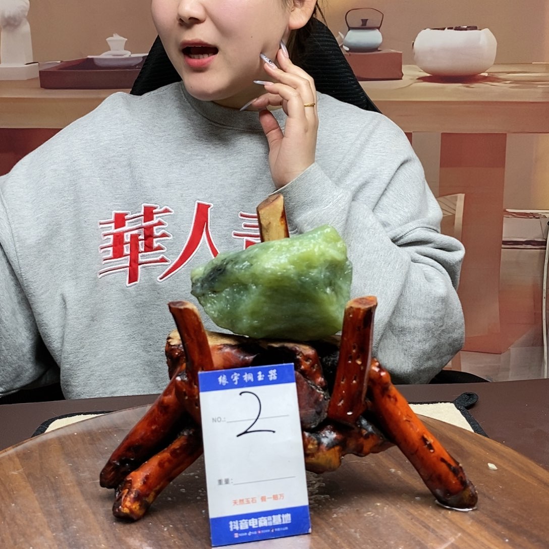 蛇纹石玉原石未镶嵌
