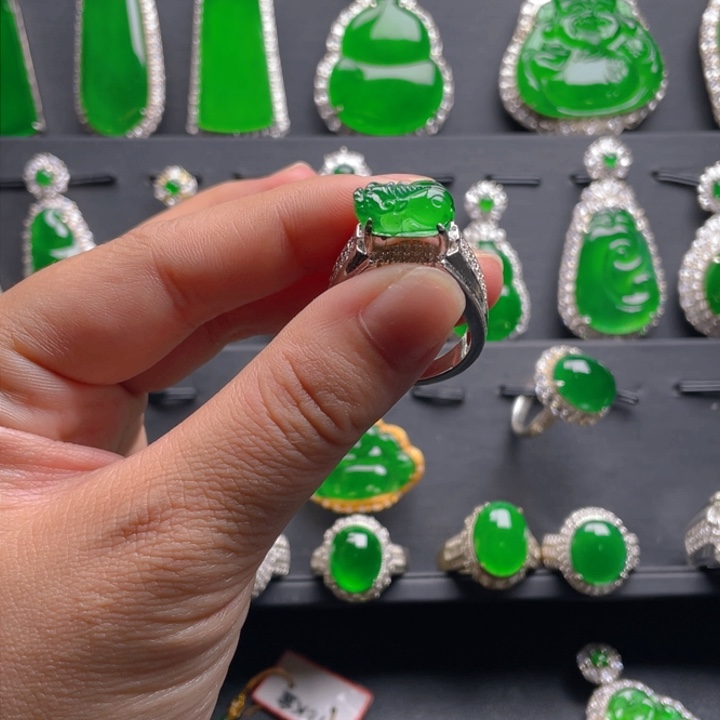 翡翠戒指未镶嵌翡翠戒指