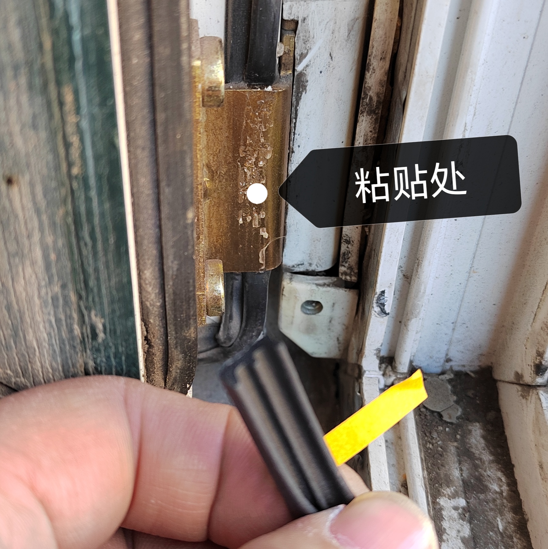 平开窗户，内置合页挡风条