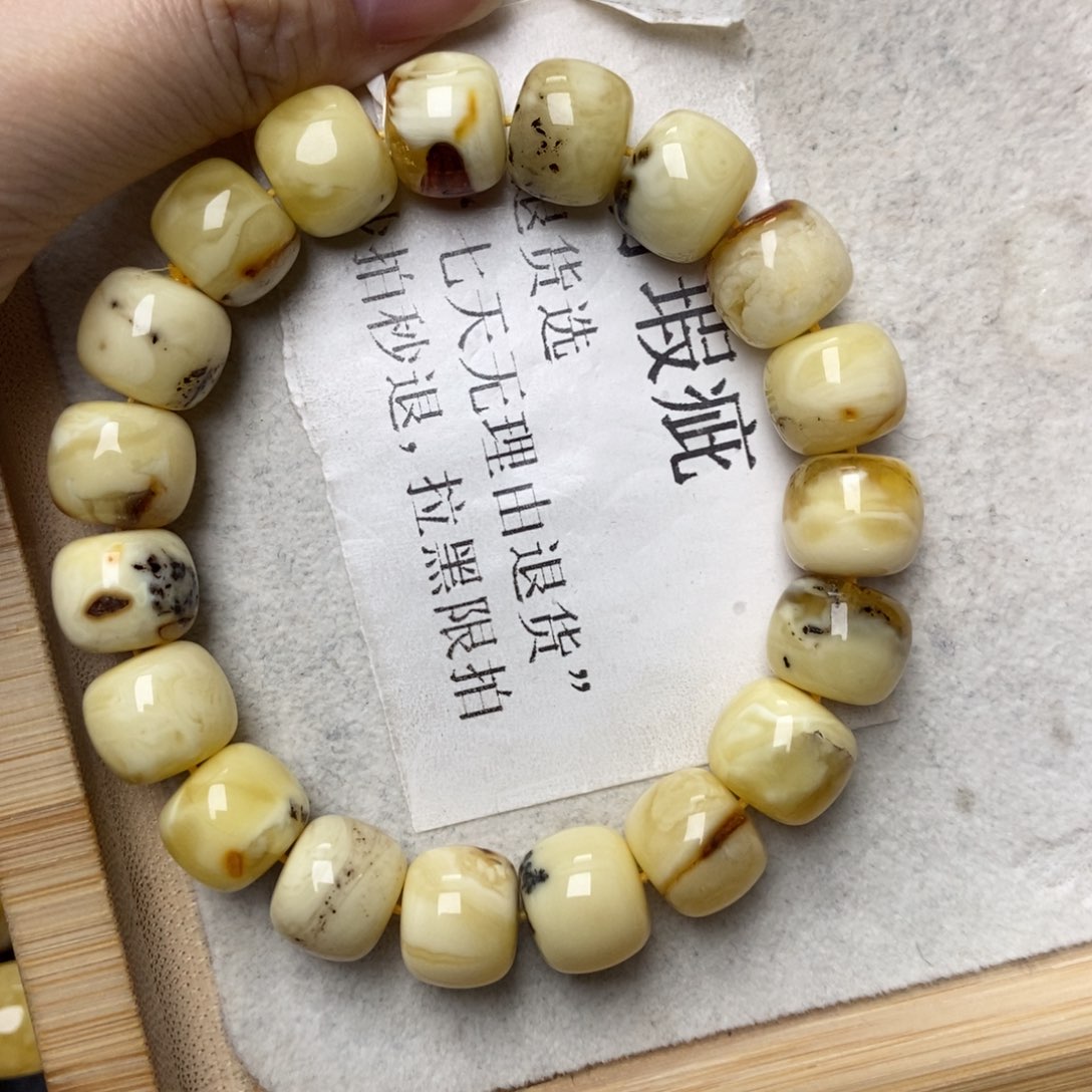 蜜蜡未镶嵌珠宝奇石12