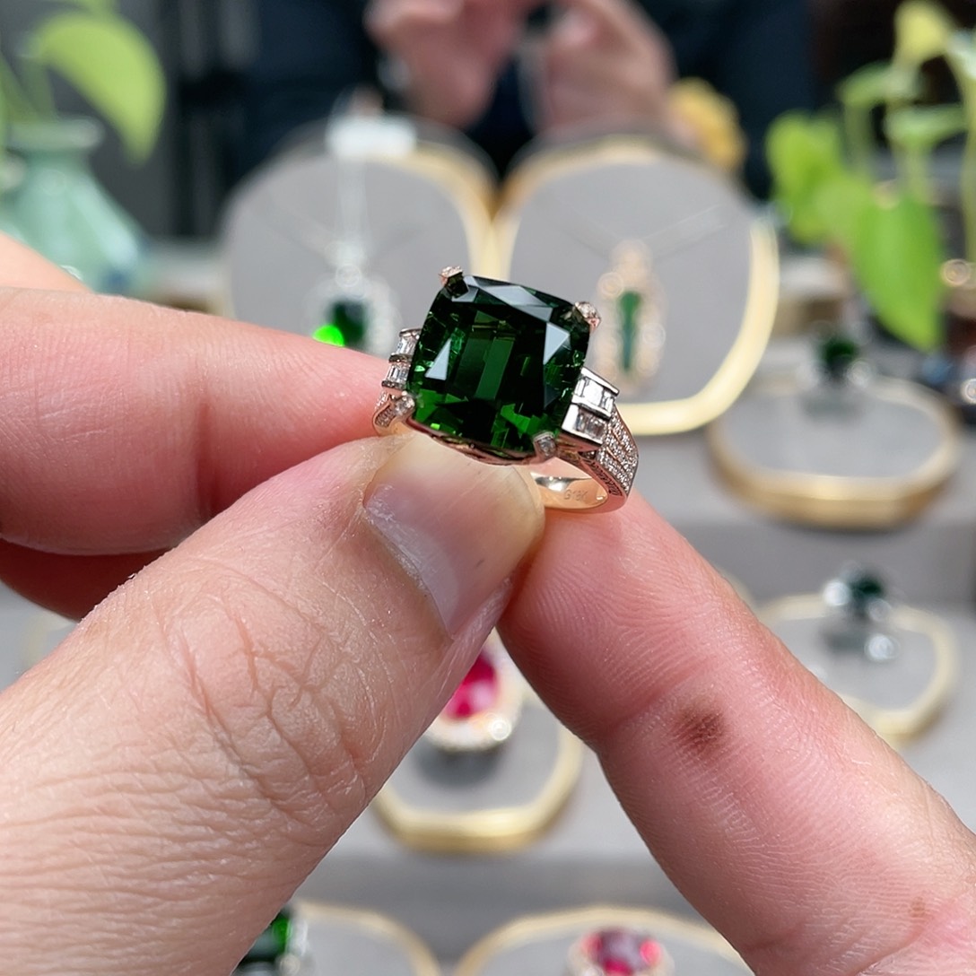 碧玺戒指18K金镶嵌9.68ct