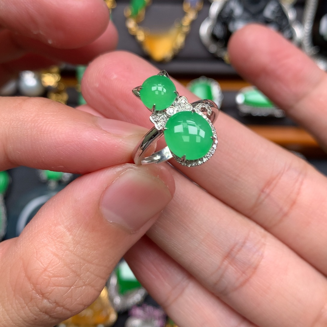 翡翠18K金镶嵌戒指