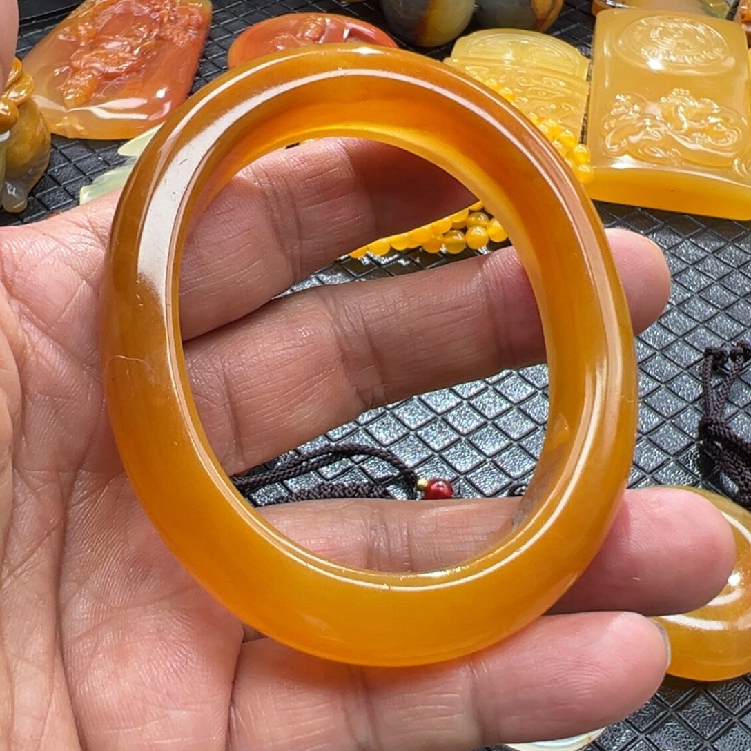 石英质玉未镶嵌颈饰