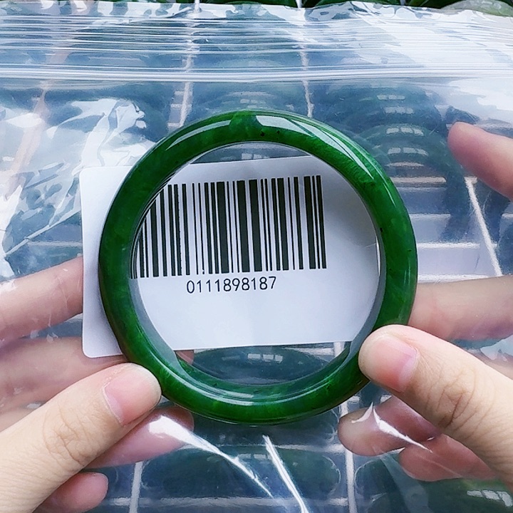 和田玉（碧玉）手镯未镶嵌63微瑕有纹